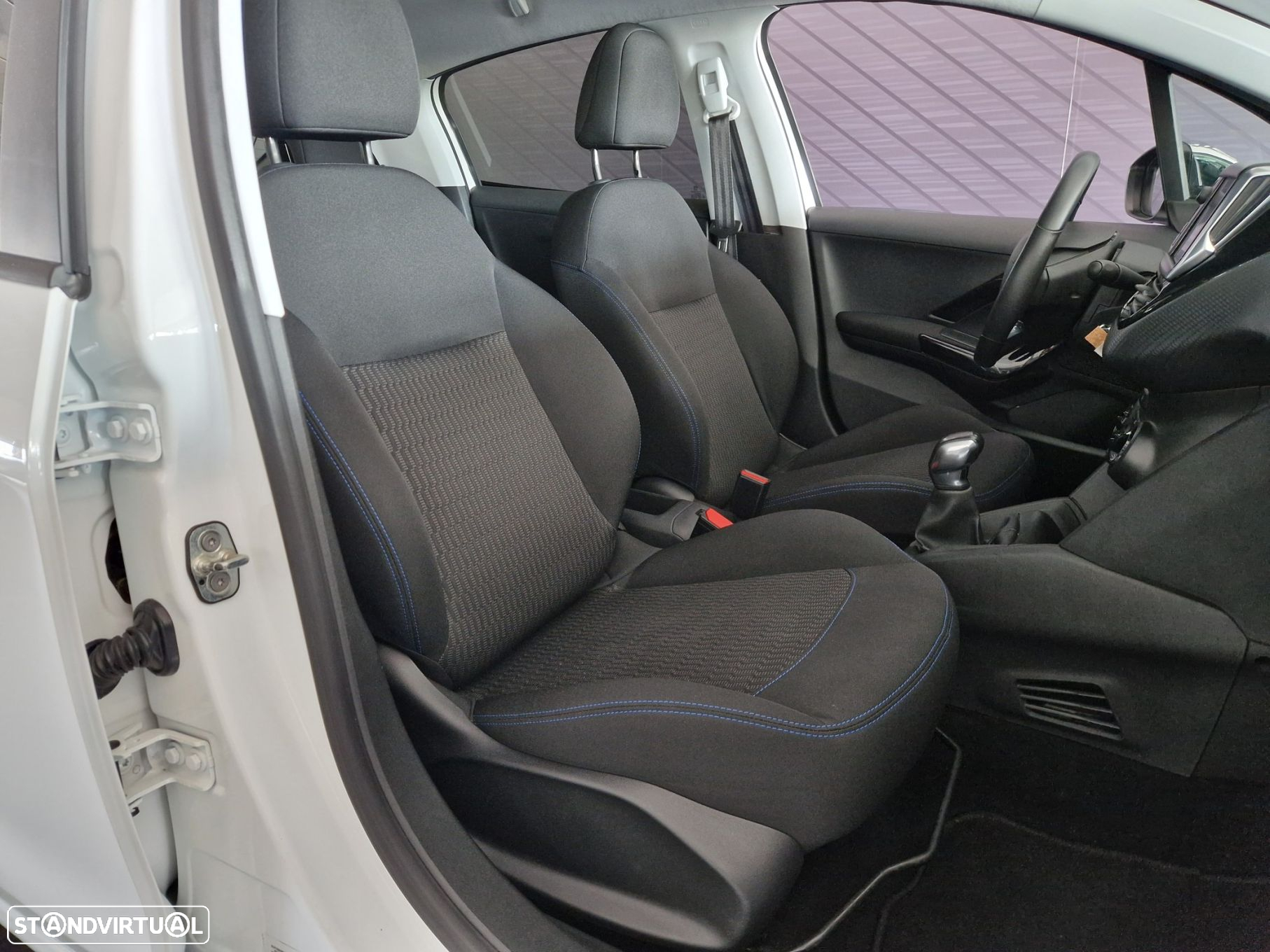 Peugeot 208 1.2 PureTech Style - 24