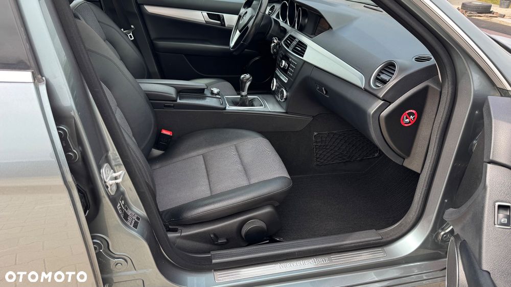 Mercedes-Benz Klasa C 180 CGI BlueEff Avantgarde - 31