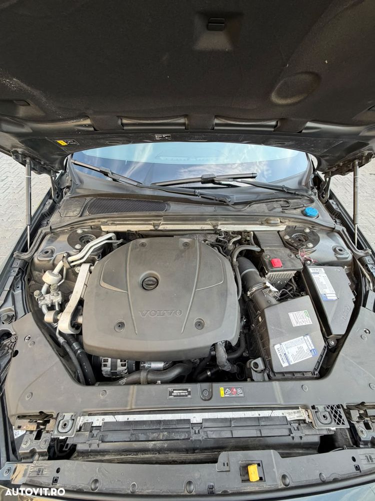 Volvo S60 T5 R-Design - 10