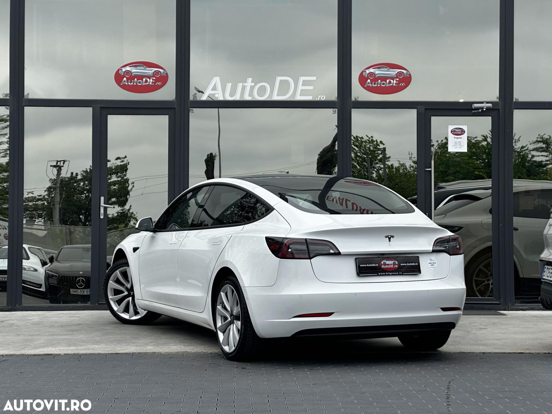 Tesla Model 3 - 4