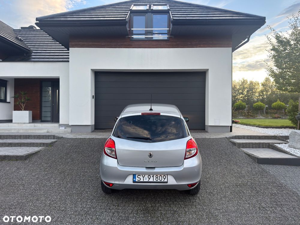 Renault Clio 1.2 16V All Inclusive - 1