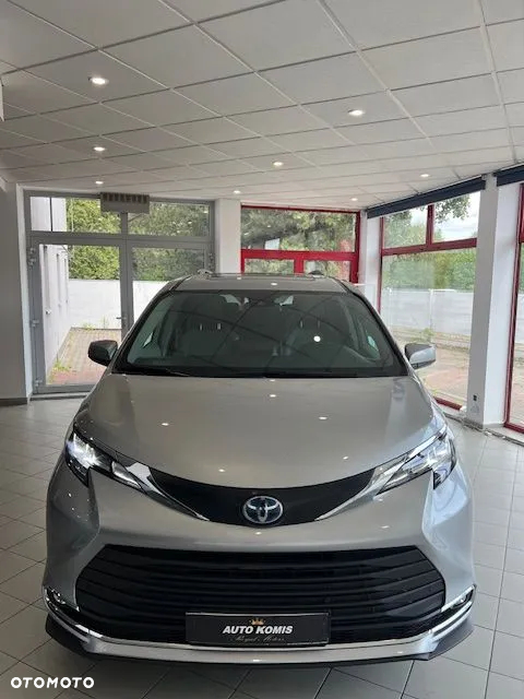 Toyota Sienna - 4