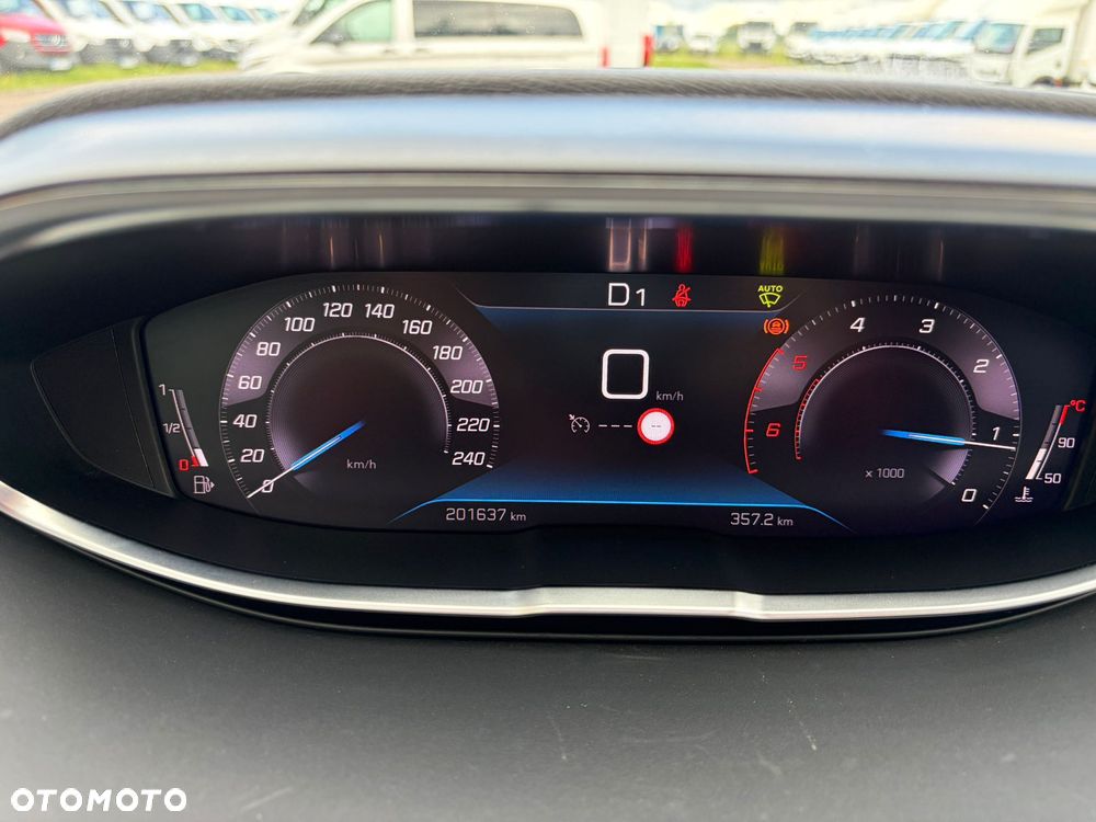 Peugeot 3008 1.5 BlueHDi Allure S&S EAT8 - 26