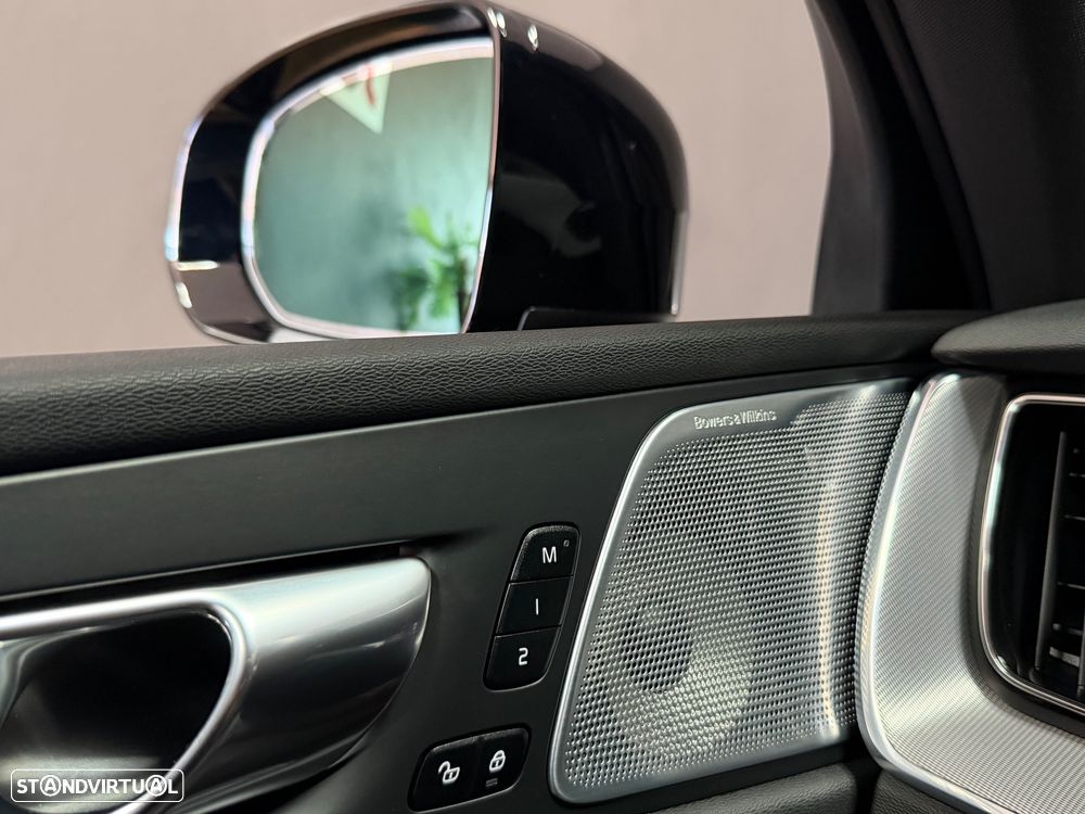 Volvo XC 60 T6 AWD Recharge Geartronic RDesign Expression - 15