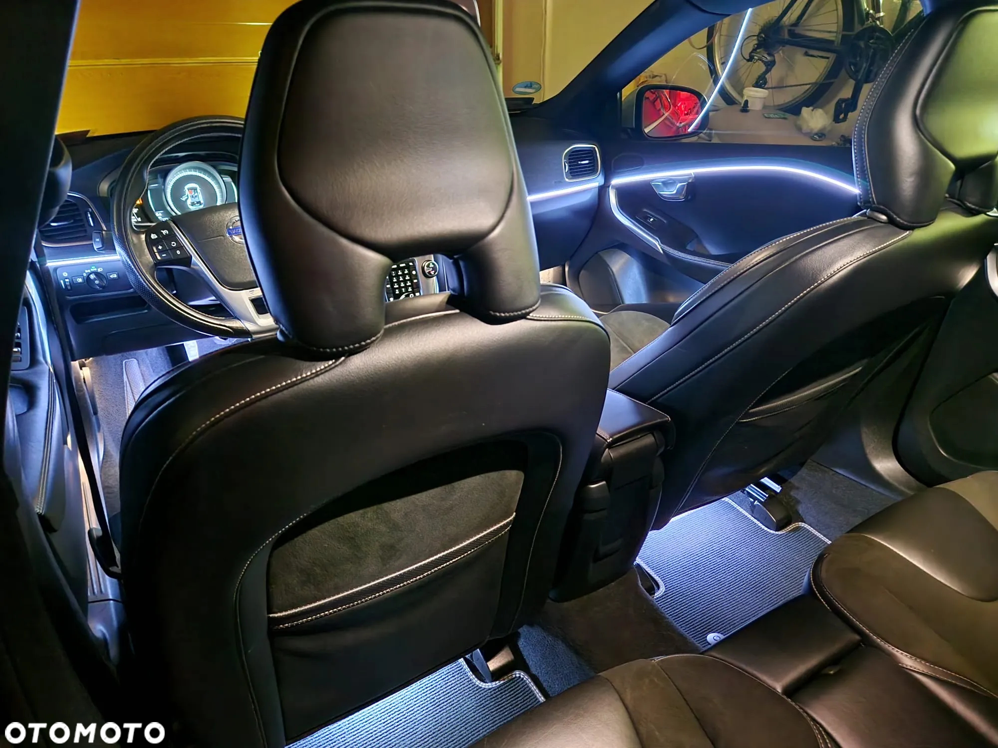 Volvo V40 D2 Drive-E R-Design Kinetic - 29