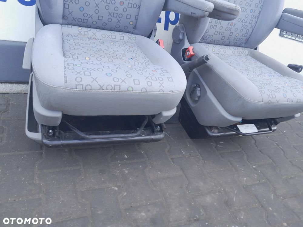 Fotele przednie komplet VW T5 Caravelle - 6