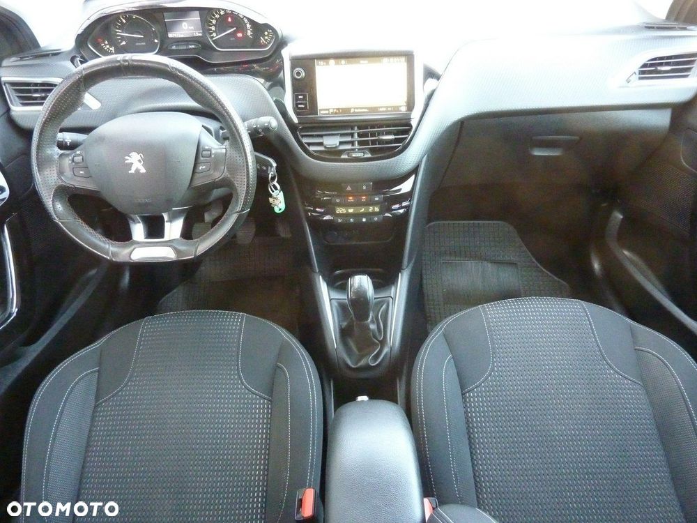 Peugeot 208 - 18