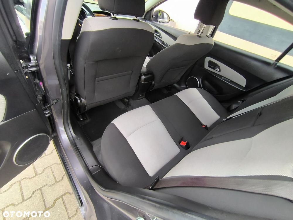 Chevrolet Cruze 1.8 LS - 8