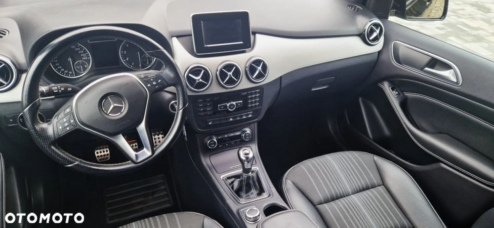 Mercedes-Benz Klasa B 180 Edition - 14