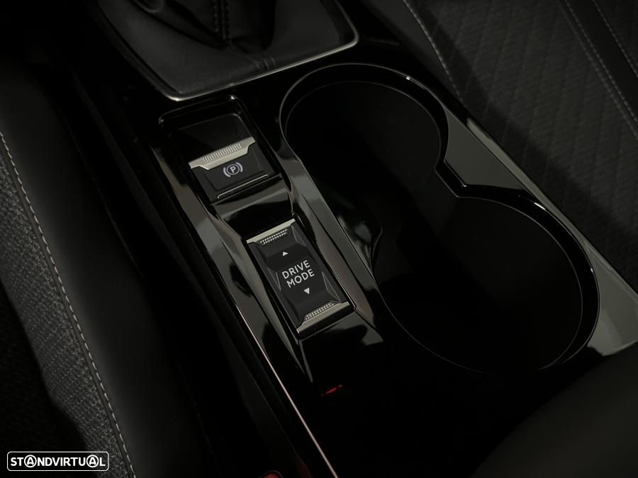 Peugeot 2008 1.2 PureTech Allure Pack - 20