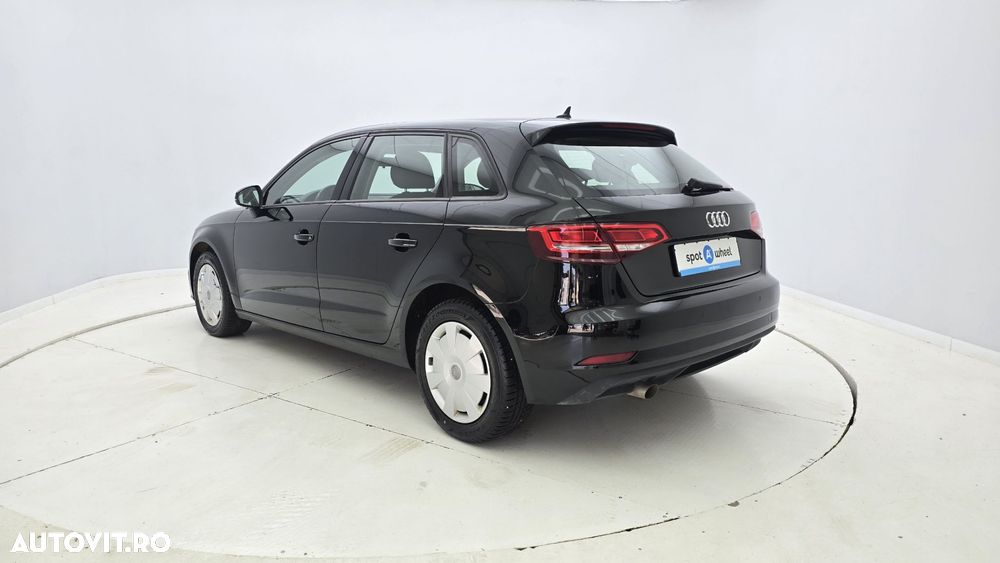 Audi A3 Sportback 1.6 TDI S tronic - 8