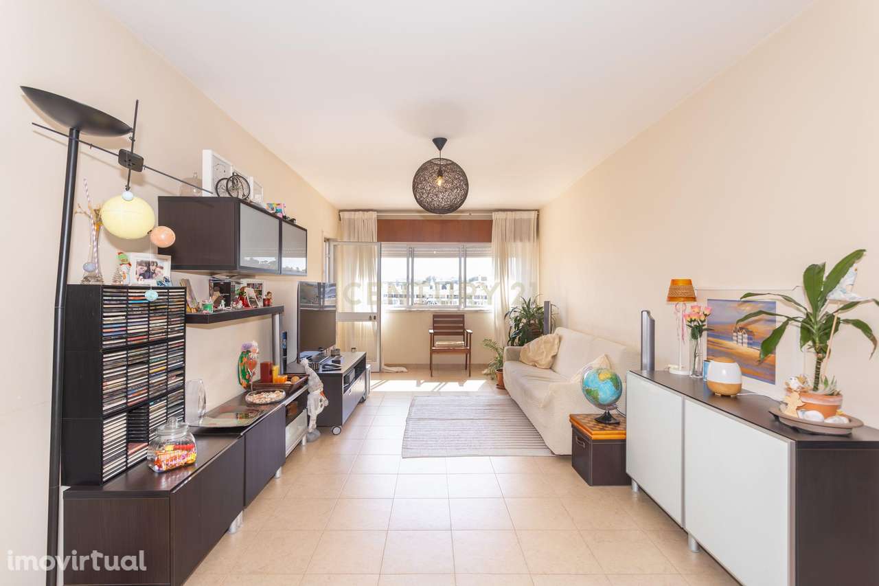 Apartamento T2 em Paço de Arcos com estacionamento. Venha viver entre - Grande imagem: 2/21