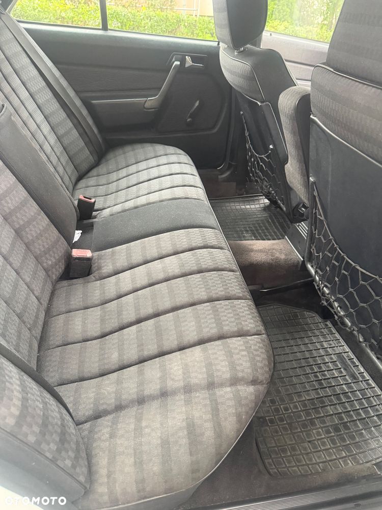 Mercedes-Benz W201 (190) - 8