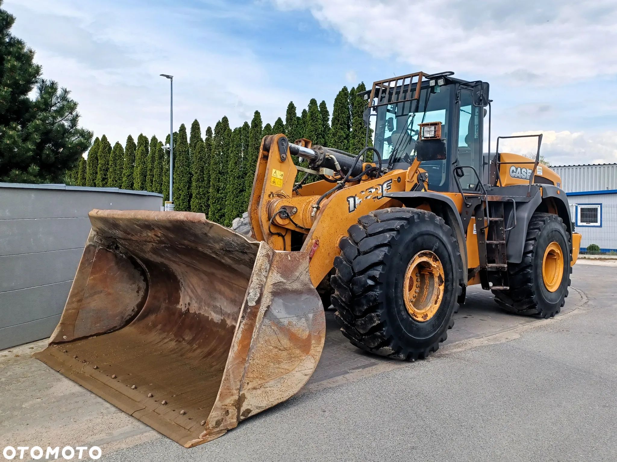 Case 1021F - 1