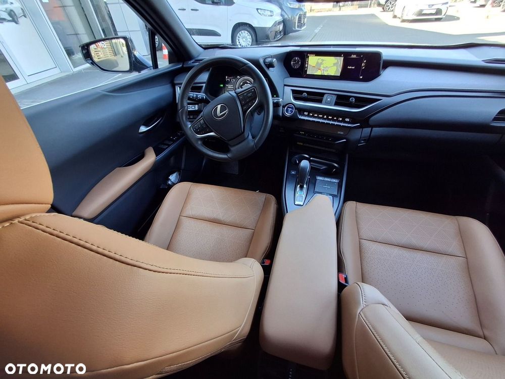 Lexus UX - 10