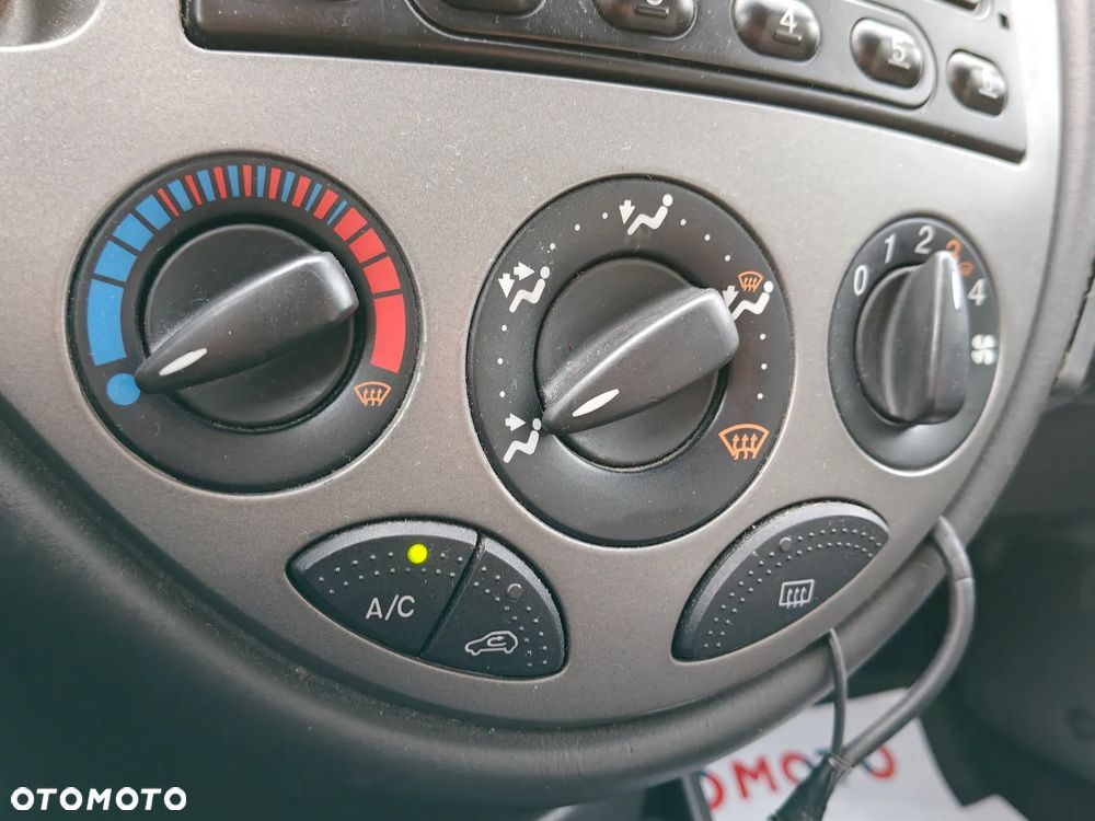 Ford Focus 1.4 Trend - 30