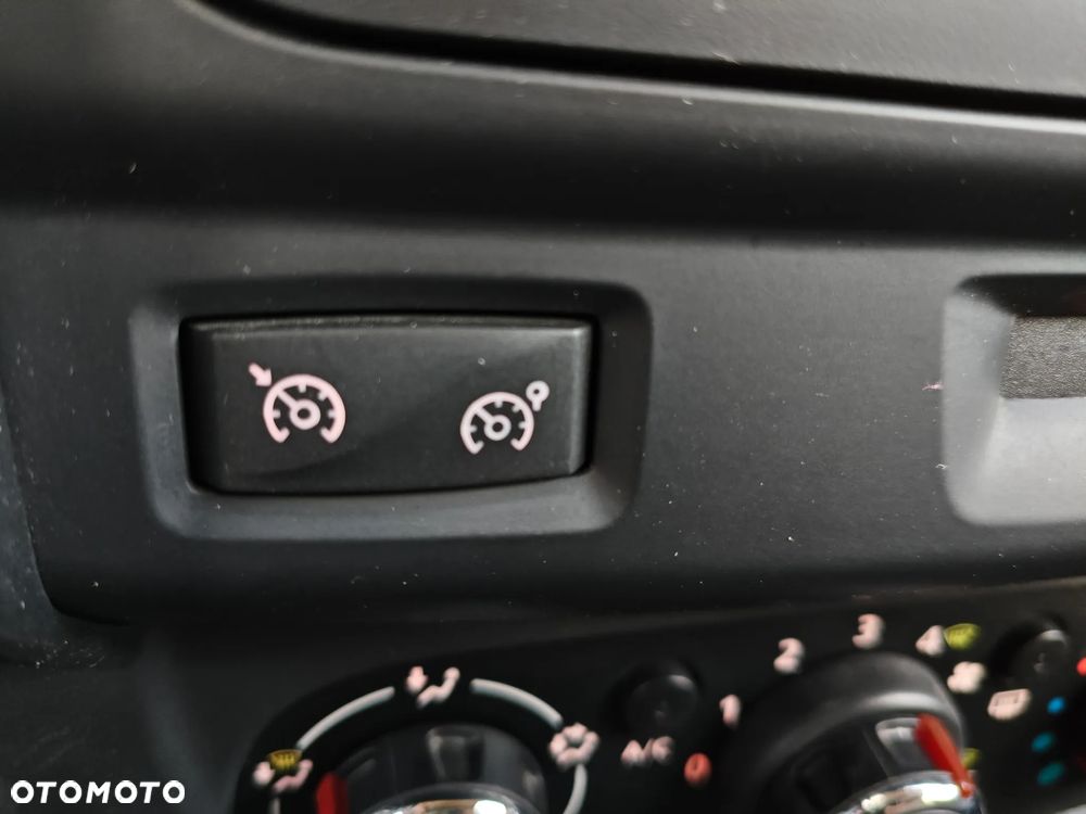 Dacia Duster 1.6 16V 105 4x2 Prestige - 33