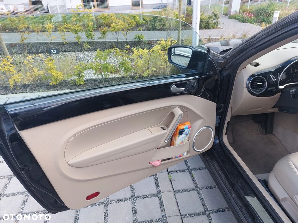 Volkswagen New Beetle - 11