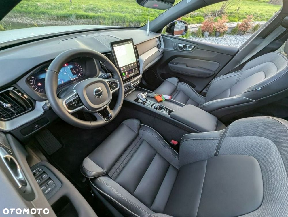 Volvo XC 60 B5 B AWD Plus Dark - 14