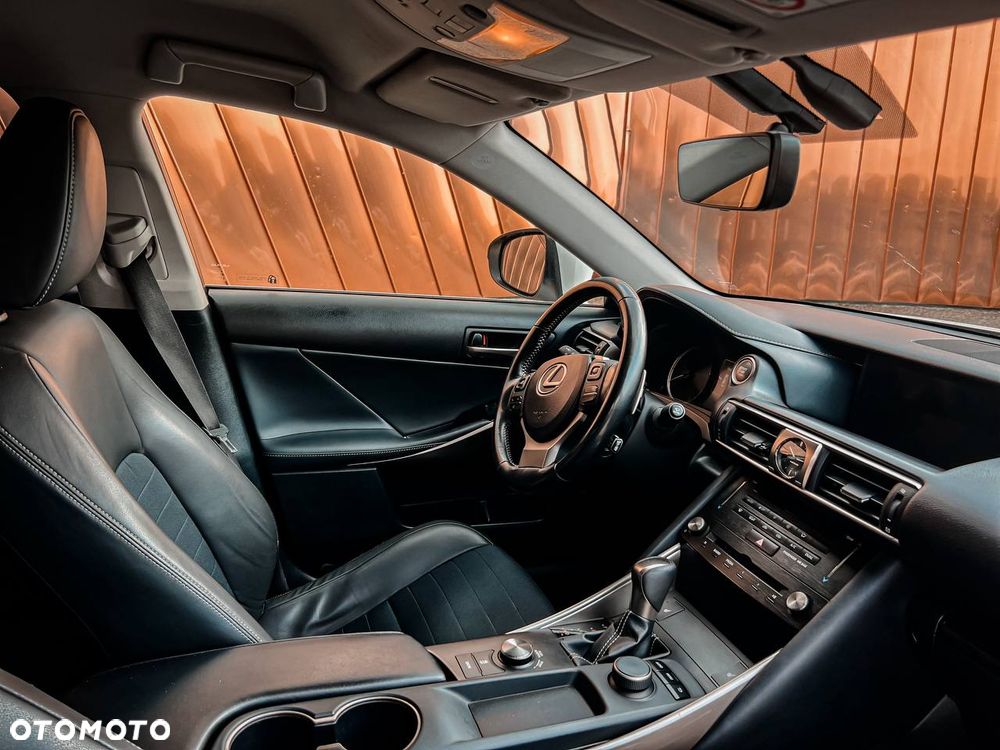 Lexus IS 200t / 300 Elegance - 11