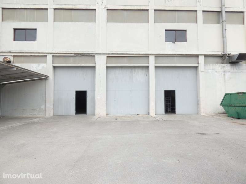 Armazém 500 m² em Torres Vedras junto à saída Sul da A8 - Grande imagem: 2/24