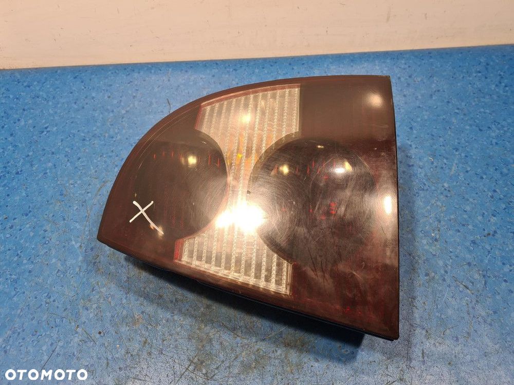 VOLKSWAGEN PASSAT B5 FL SEDAN LAMPA TYŁ PRAWA ZEWNĘTRZNA - 1
