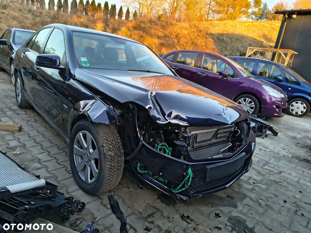 Mercedes-Benz Klasa C 180 CGI BlueEFFICIENCY - 9