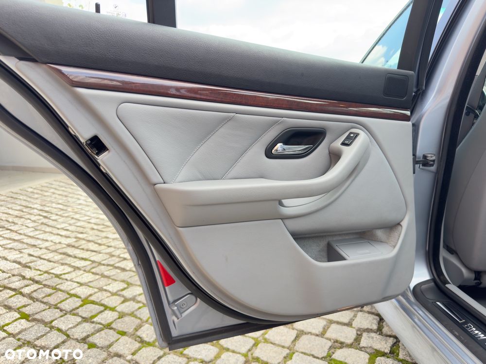 BMW Seria 5 - 12