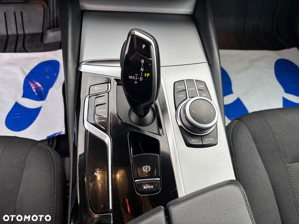 BMW Seria 5 520d mHEV - 38