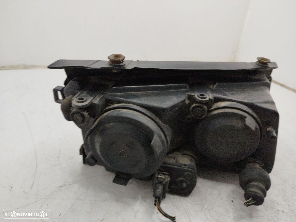 Farol/ Otica Dianteiro Esq Volkswagen Passat (3B2) - 4