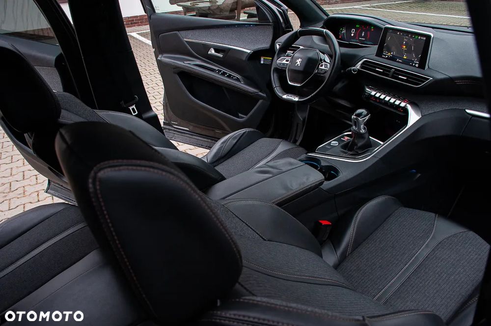 Peugeot 3008 PureTech 130 Stop & Start GPF Allure Business-Paket - 24