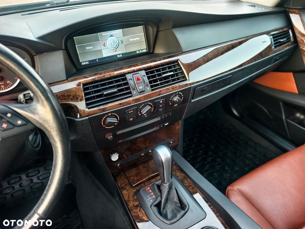 BMW Seria 5 525i Touring - 12