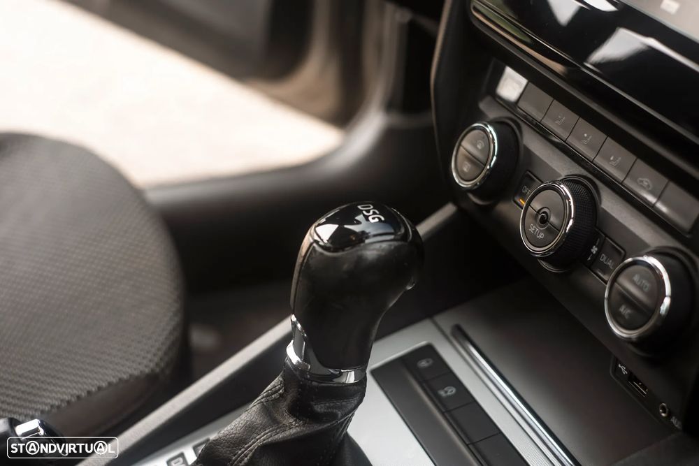 Skoda Octavia Break 1.6 TDi Ambition DSG - 5