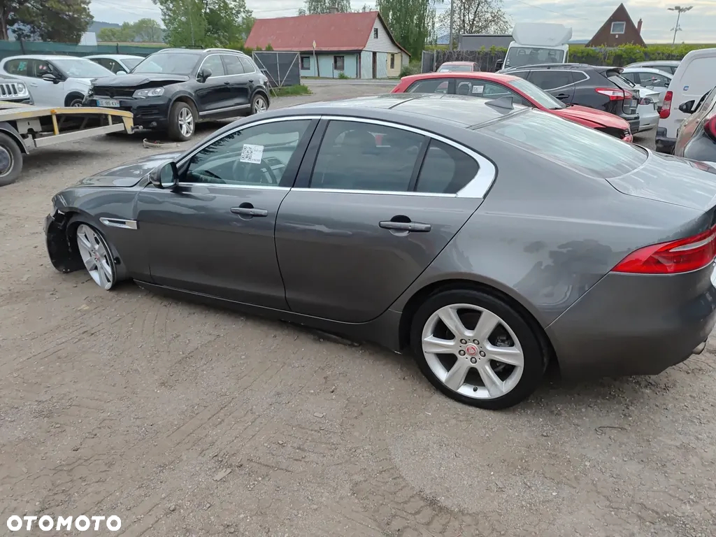 Jaguar XE 20d Prestige - 26