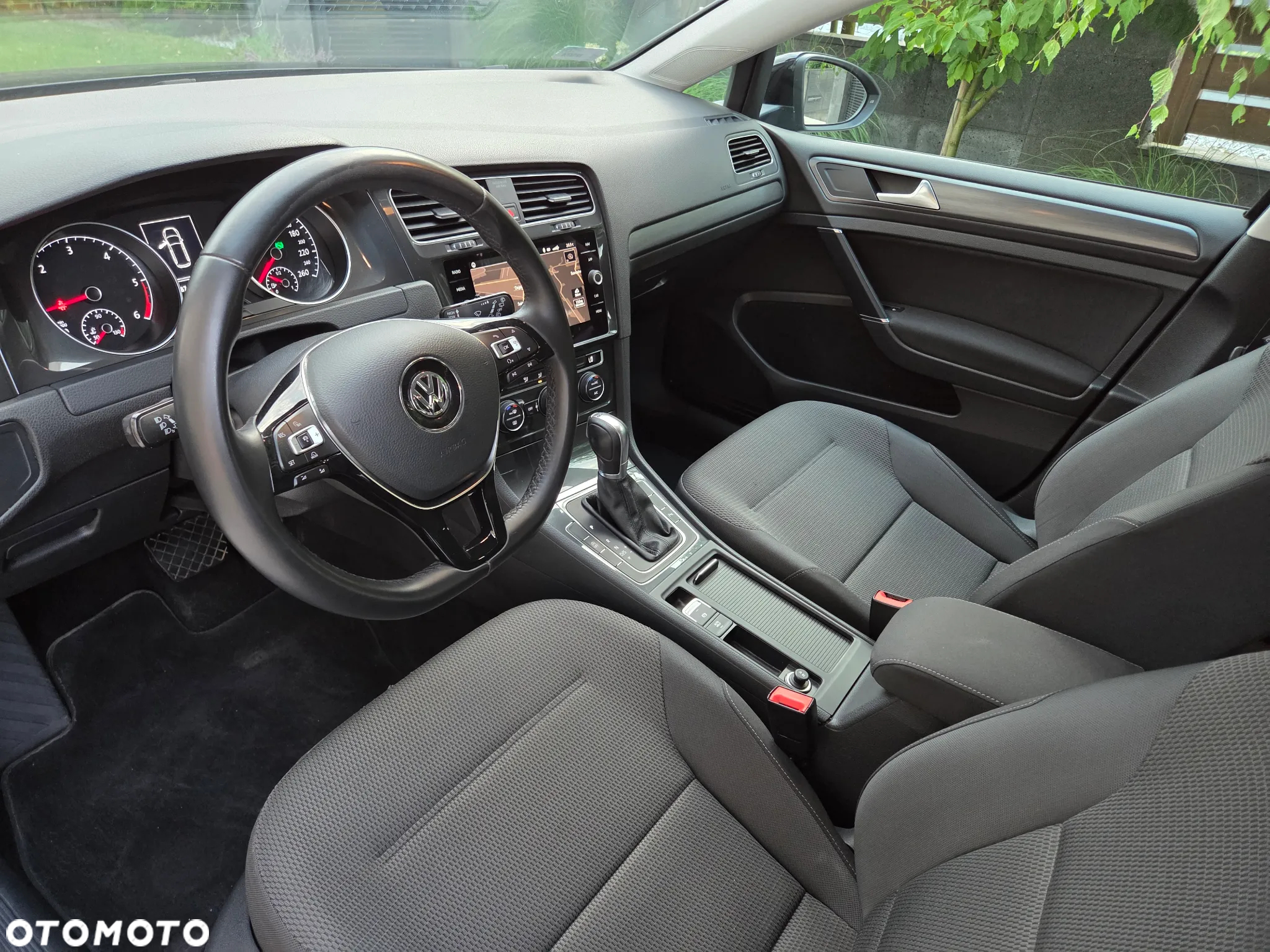 Volkswagen Golf - 12