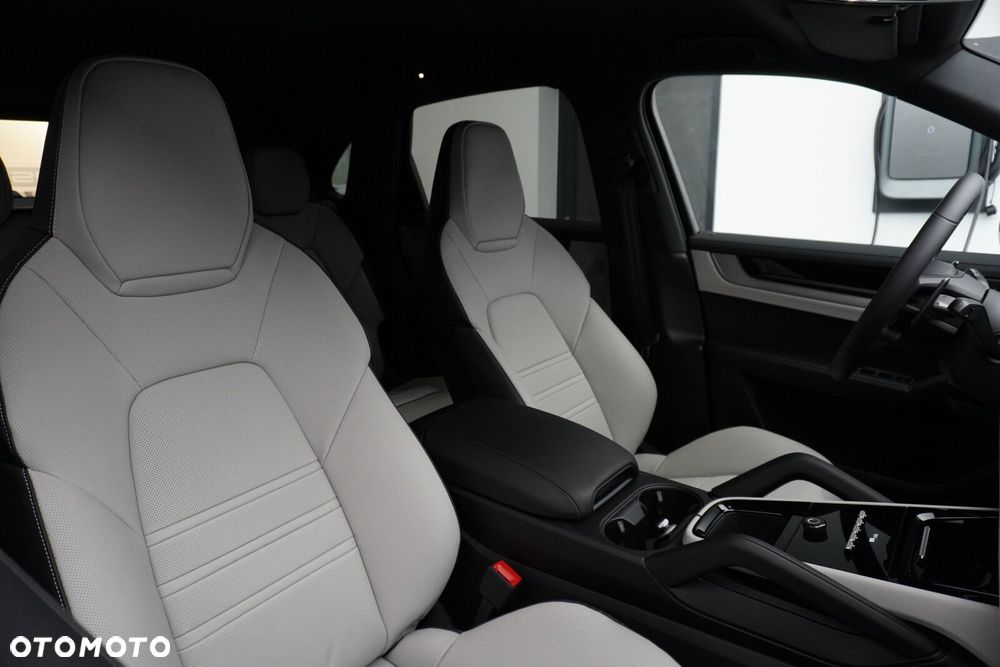 Porsche Cayenne S - 25