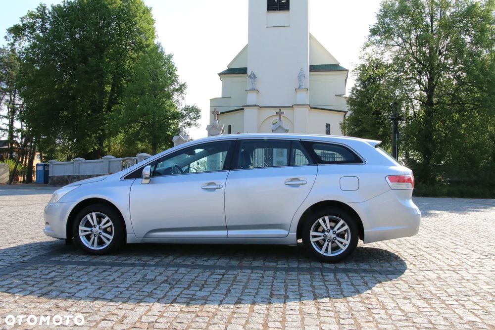 Toyota Avensis 1.8 Sol - 6