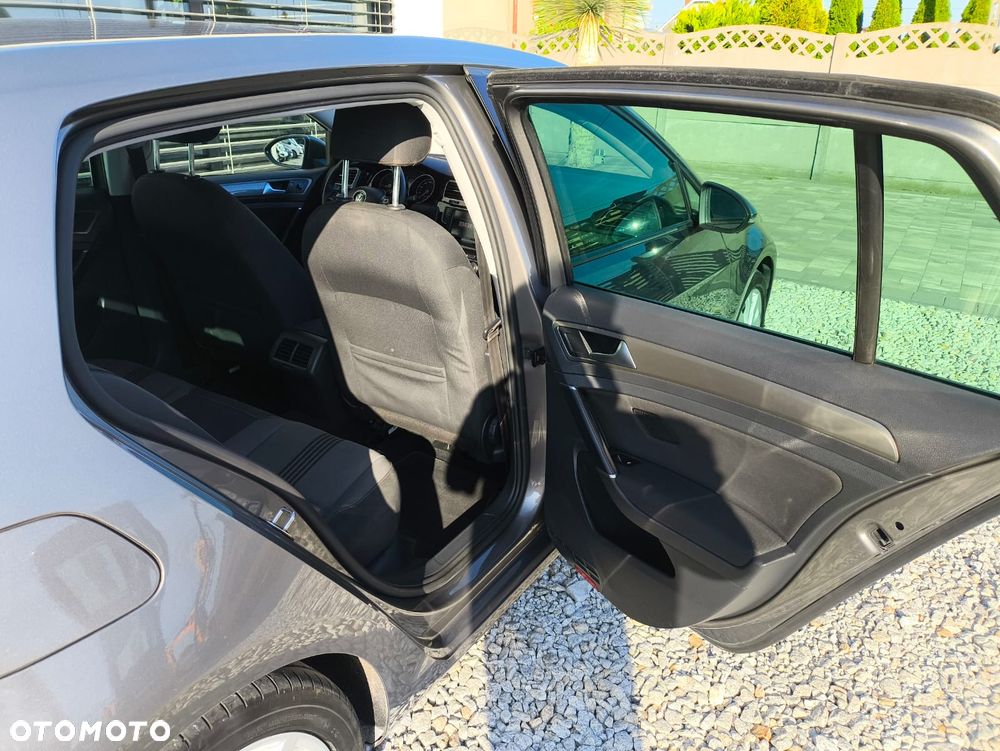 Volkswagen Golf - 24