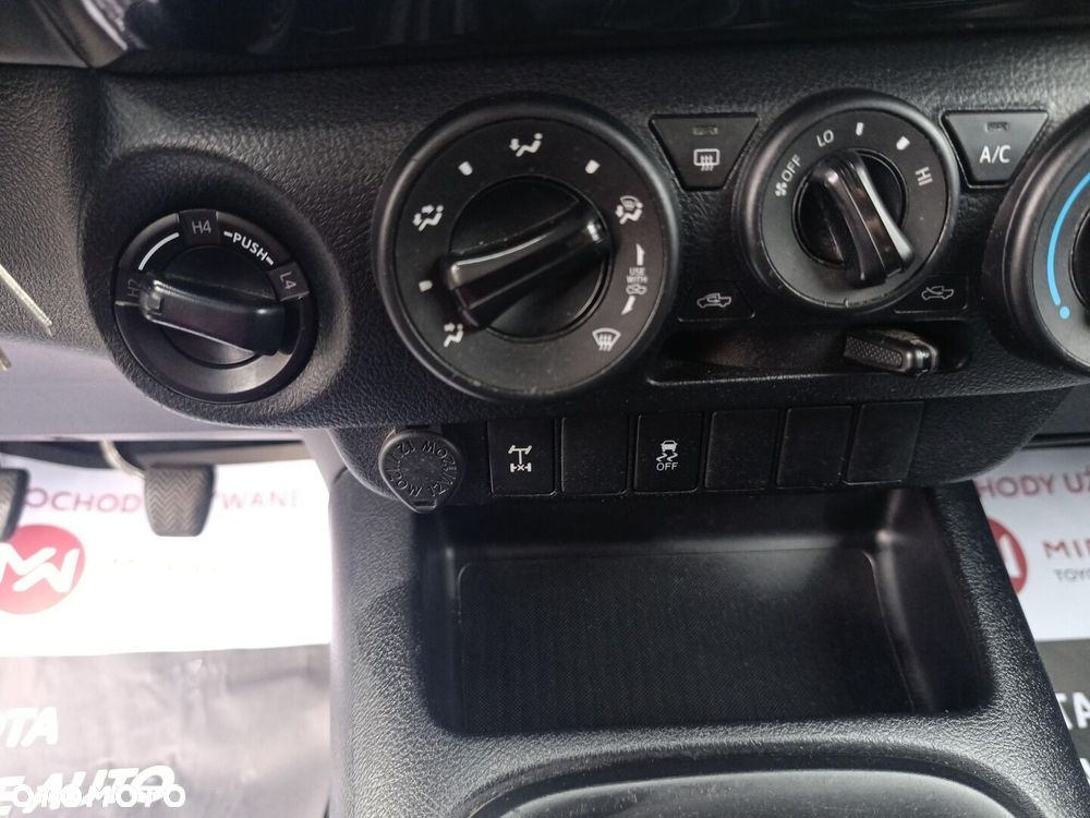 Toyota Hilux 2.4 D-4D Double Cab DLX 4x4 - 35