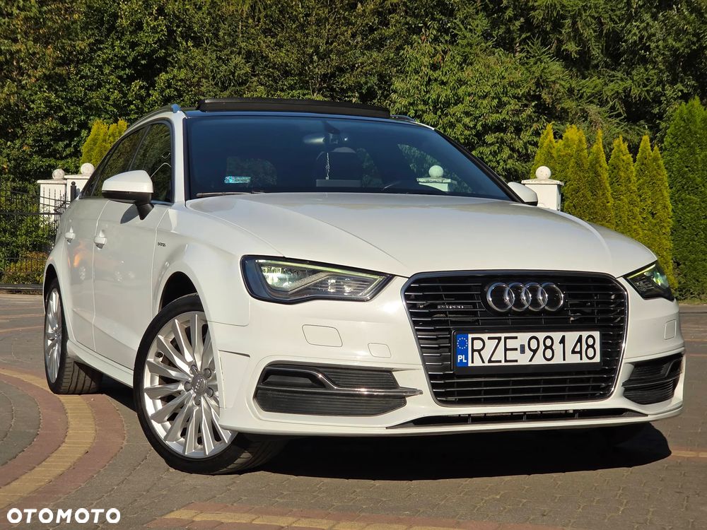 Audi A3 Sportback 1.4 TFSI E-tron Ambiente e-S tronic - 4