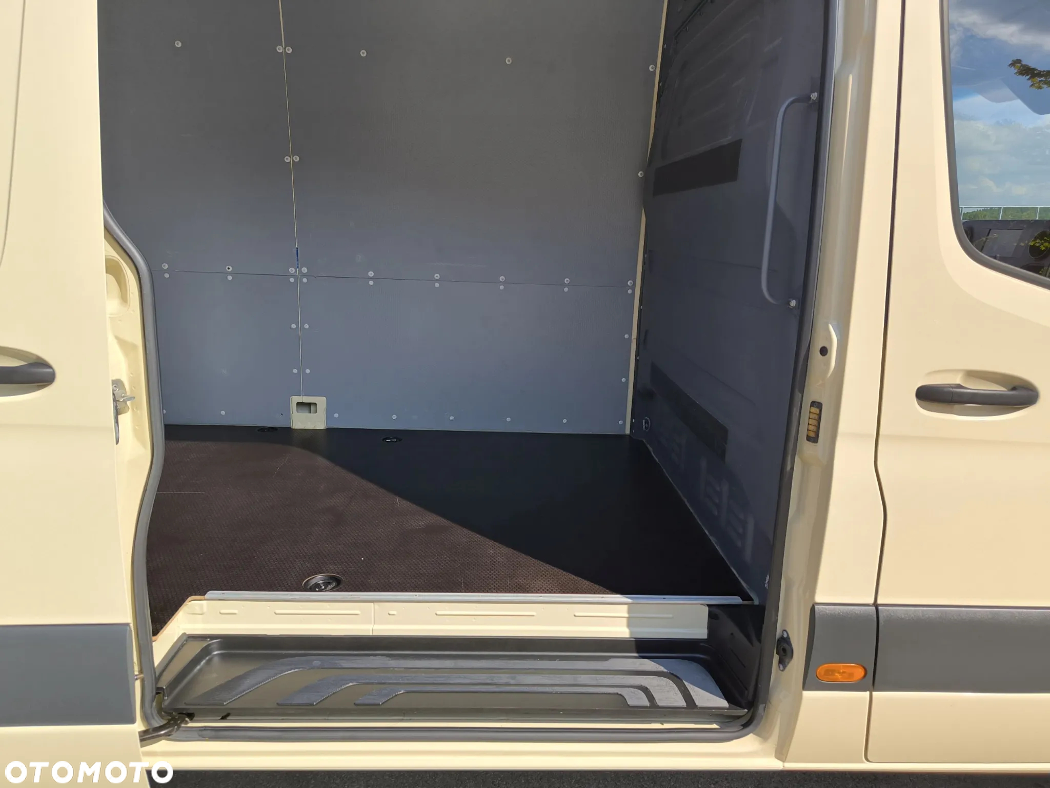 Mercedes-Benz Sprinter - 37
