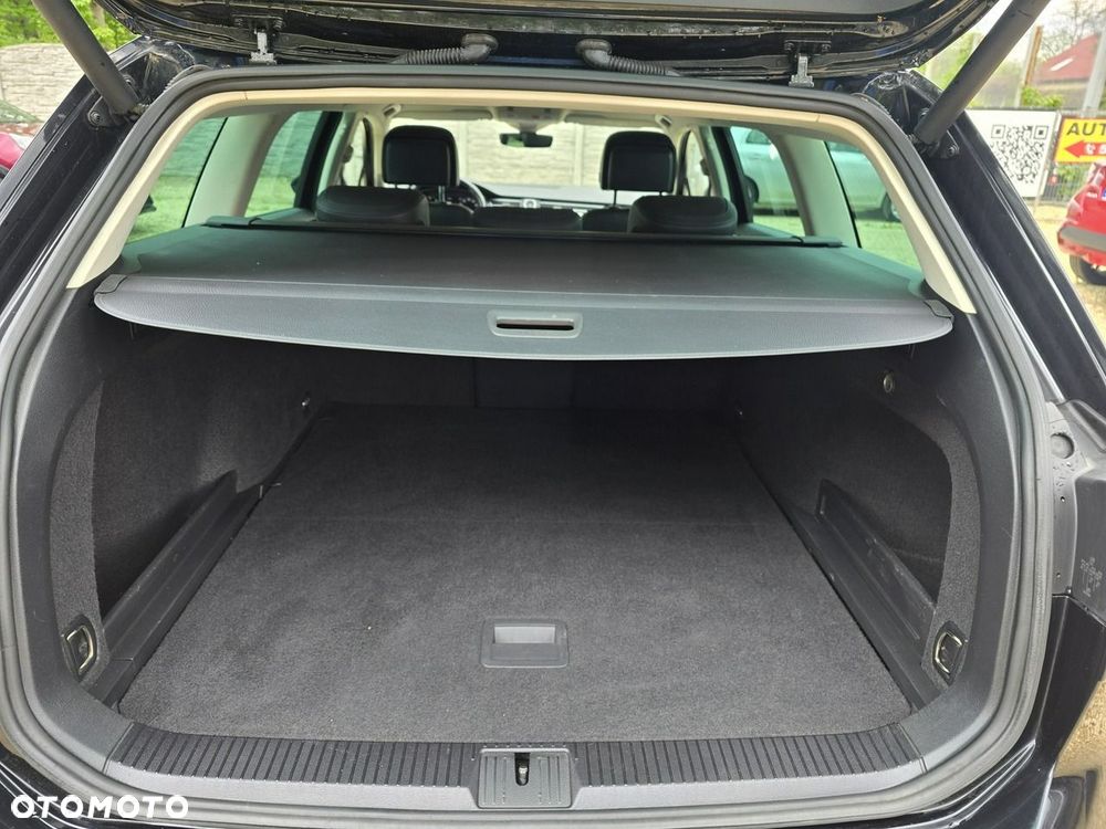 Volkswagen Passat - 32