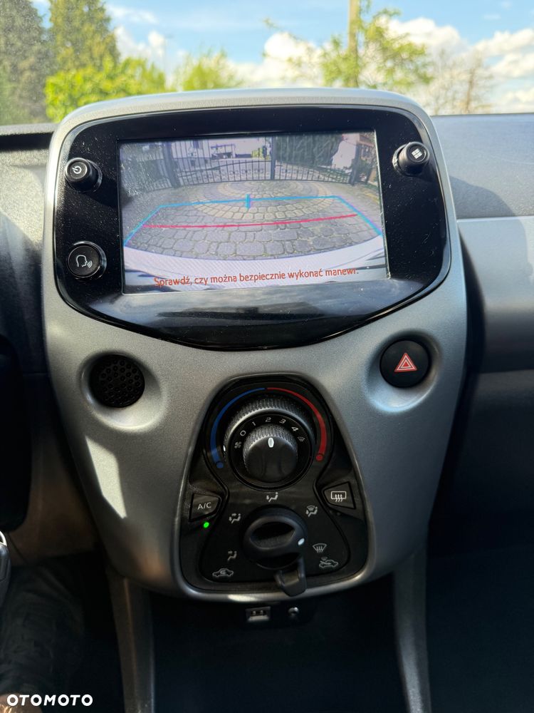 Toyota Aygo x.shift x-play connect - 12