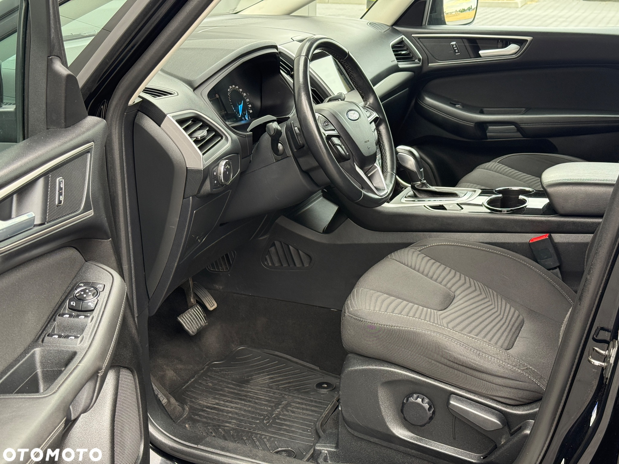 Ford S-Max - 17