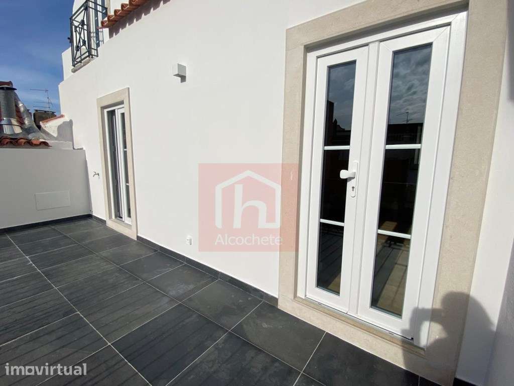 Apartamento duplex T2+2 com terraço no centro histórico Alcochete - Grande imagem: 2/35