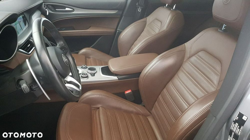 Alfa Romeo Stelvio - 16