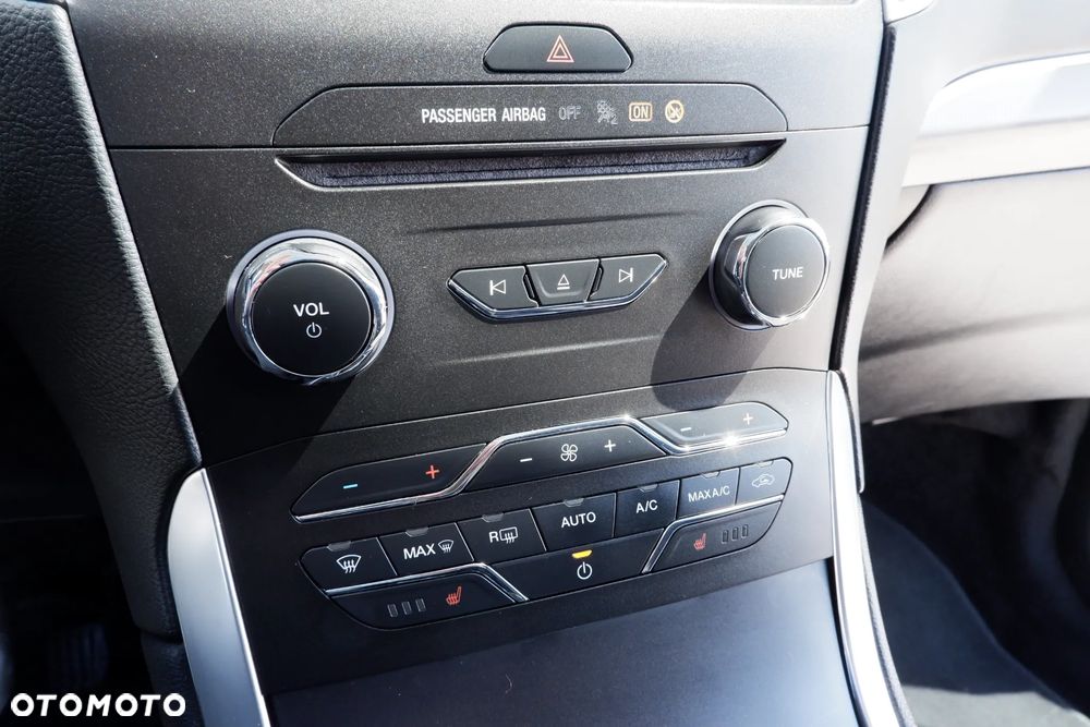 Ford S-Max 2.0 TDCi 4WD Titanium PowerShift - 24