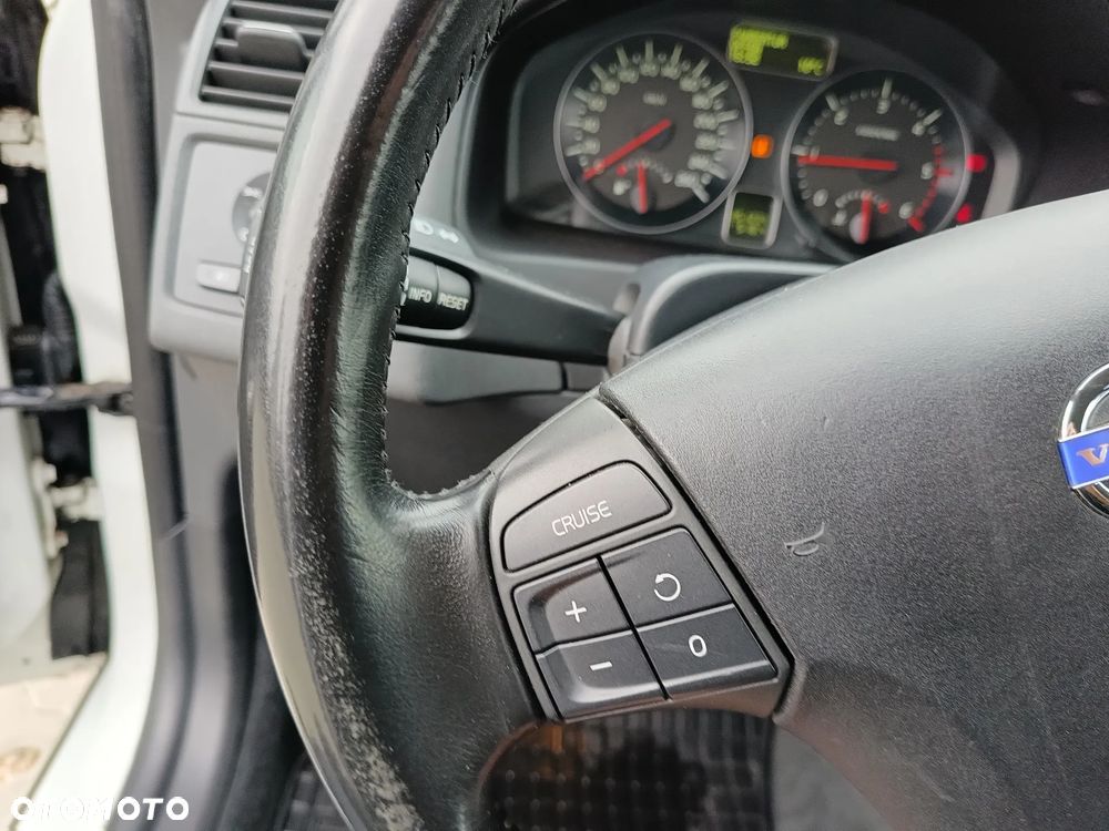 Volvo V50 D2 R-Design - 11