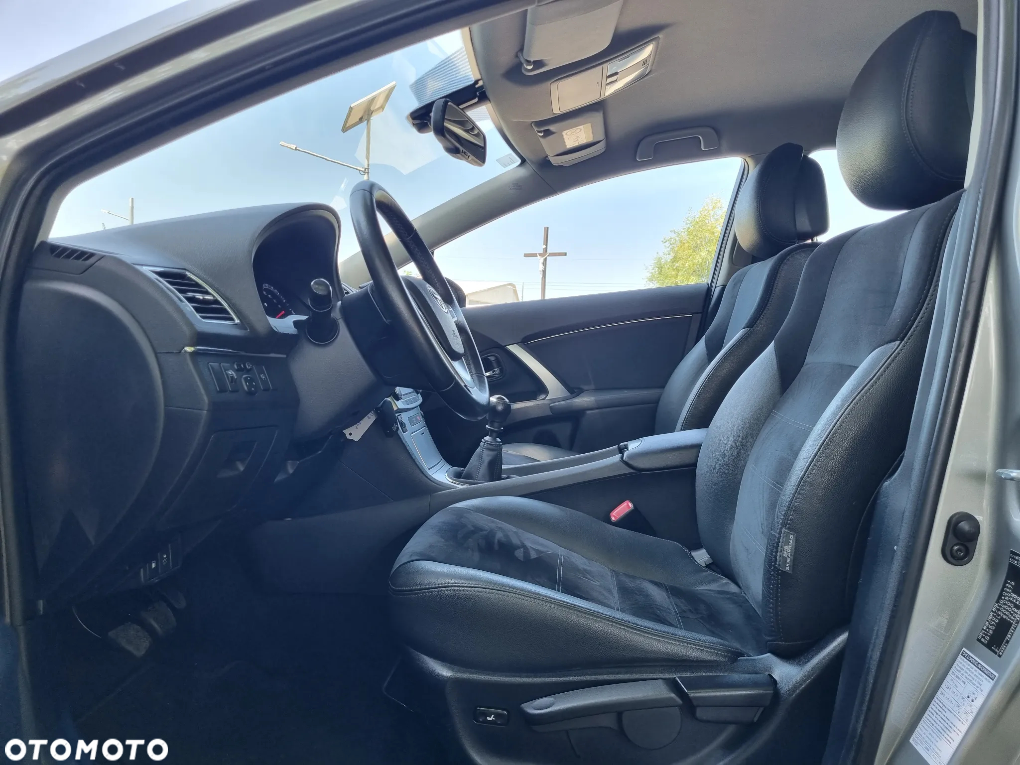 Toyota Avensis 1.8 Premium - 10