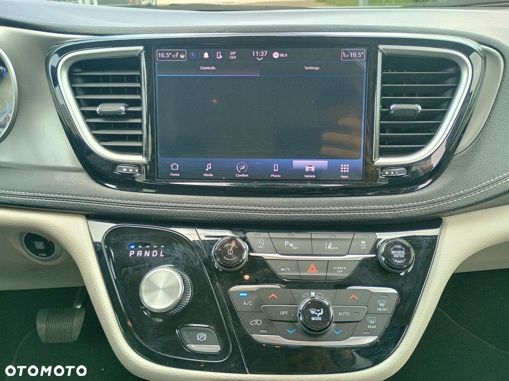 Chrysler Pacifica - 17
